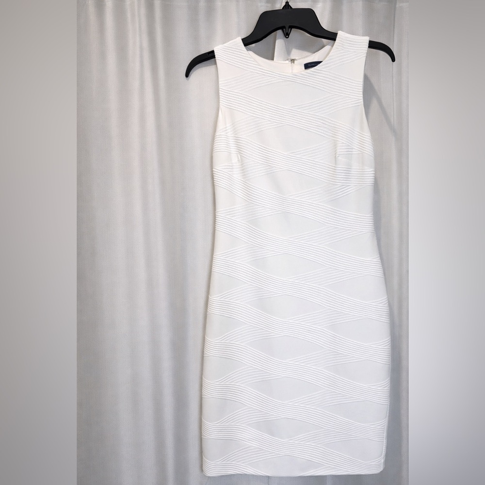 Tommy Hilfiger White Textured Mini Dress. Size 2